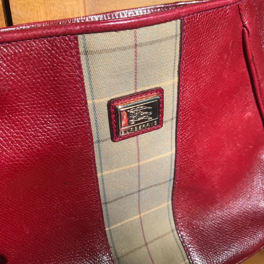 Rare Vintage Burberry’s Red Leather Stirrup Buckle Cross-Body Bag with COA - Picture 4 of 16
